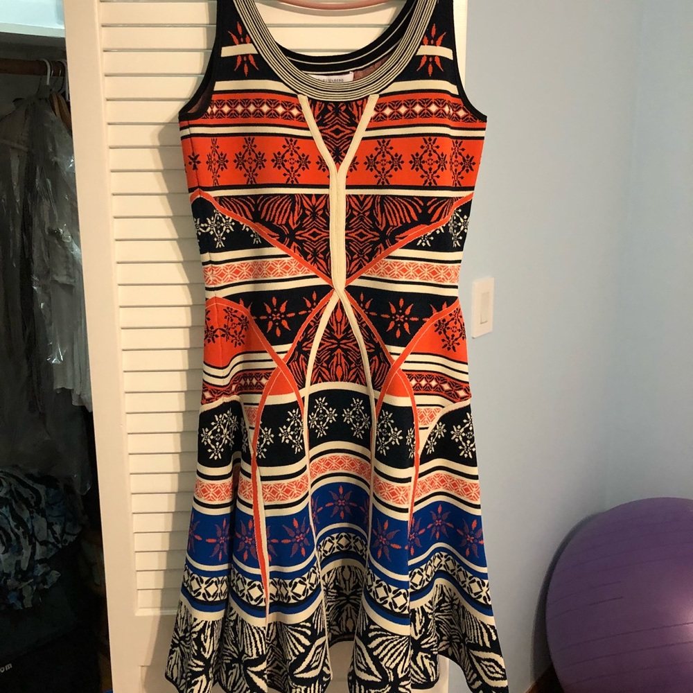 COPY - Diane von Furstenberg figure flattering Size M